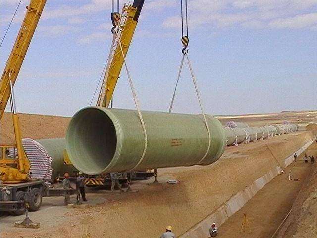 玻璃鋼污水管道吊裝現場